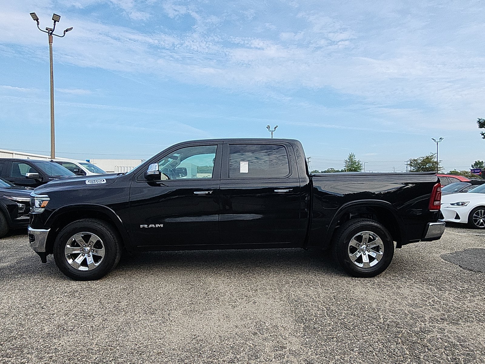 Used 2022 RAM 1500 Laramie AWD/4WD image 2