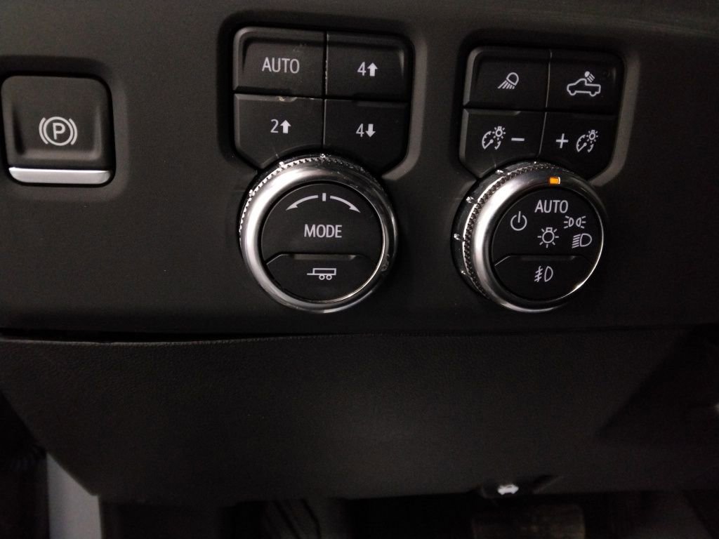 Used 2024 GMC Sierra 2500 AT4X w/ AT4X AEV Edition image 17