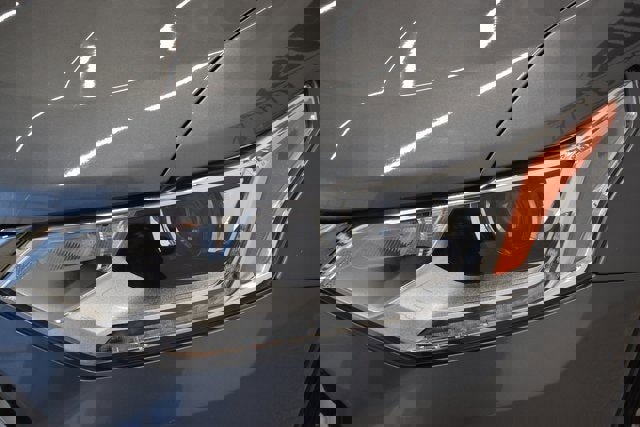 Used 2020 Chevrolet Traverse LT image 17