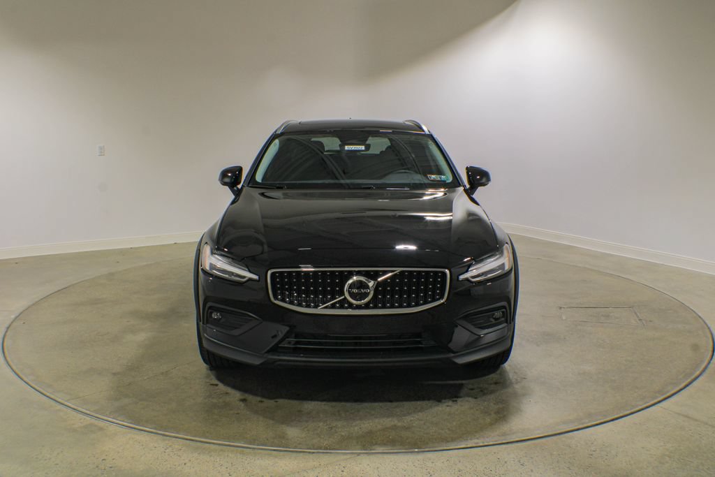 New 2026 Volvo V60 B5 Cross Country Plus w/ Climate Package AWD/4WD image 8