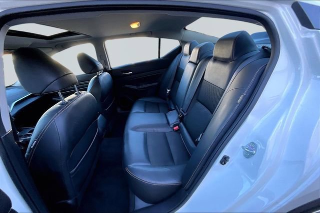 Used 2021 Nissan Altima 2.5 SR w/ SR Premium Package image 16