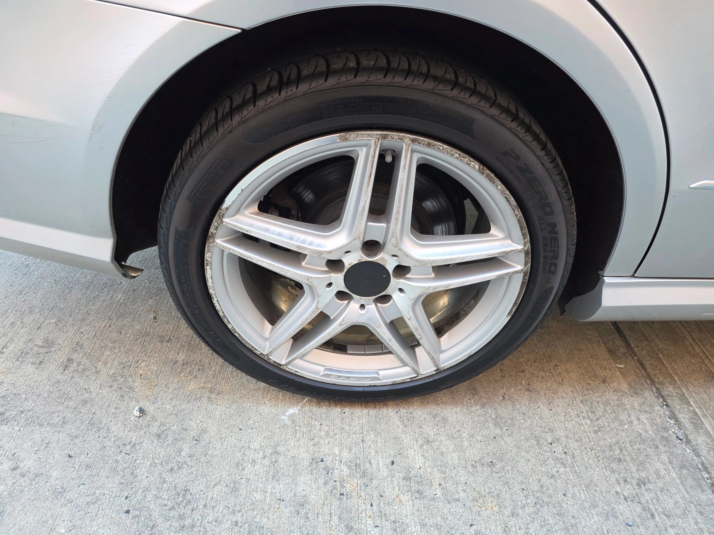 Used 2011 Mercedes-Benz E 550 4MATIC Sedan image 31