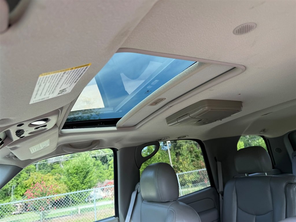 Used 2006 GMC Yukon SLT w/ SLT Preferred Equipment Group RWD image 17