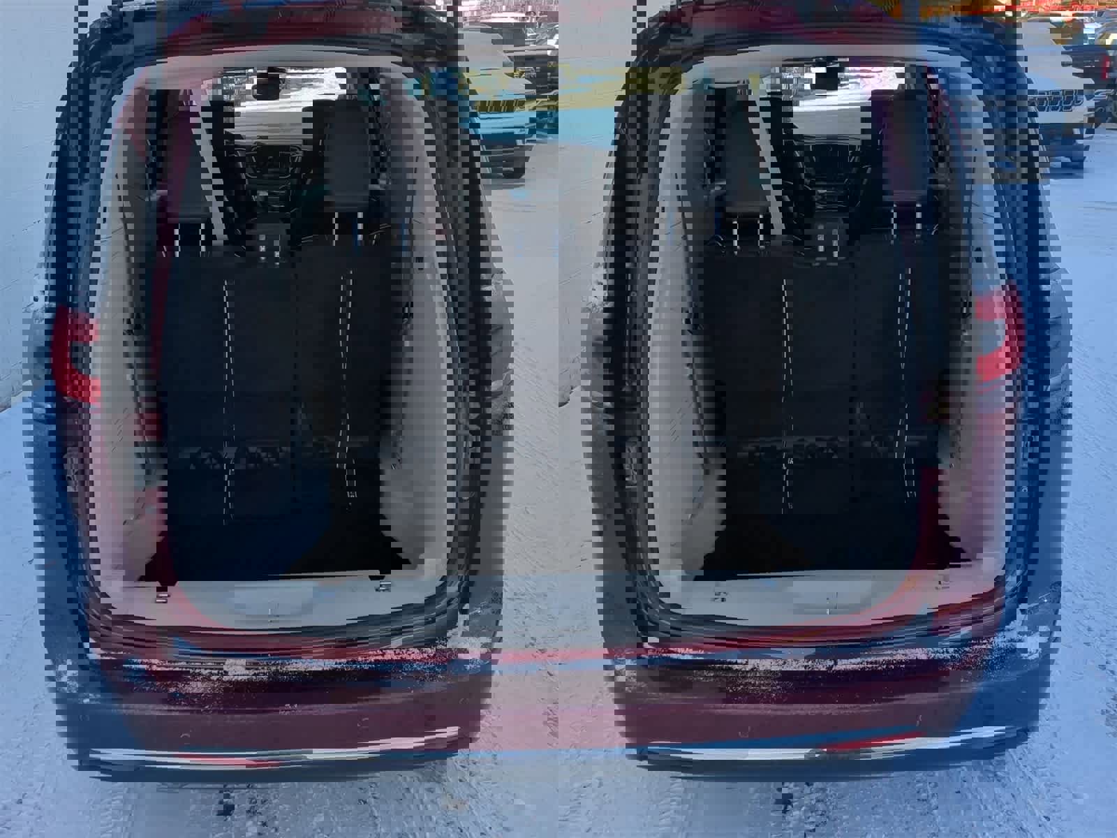 Certified 2022 Chrysler Pacifica Touring-L w/ Uconnect Theater Family Group image 34