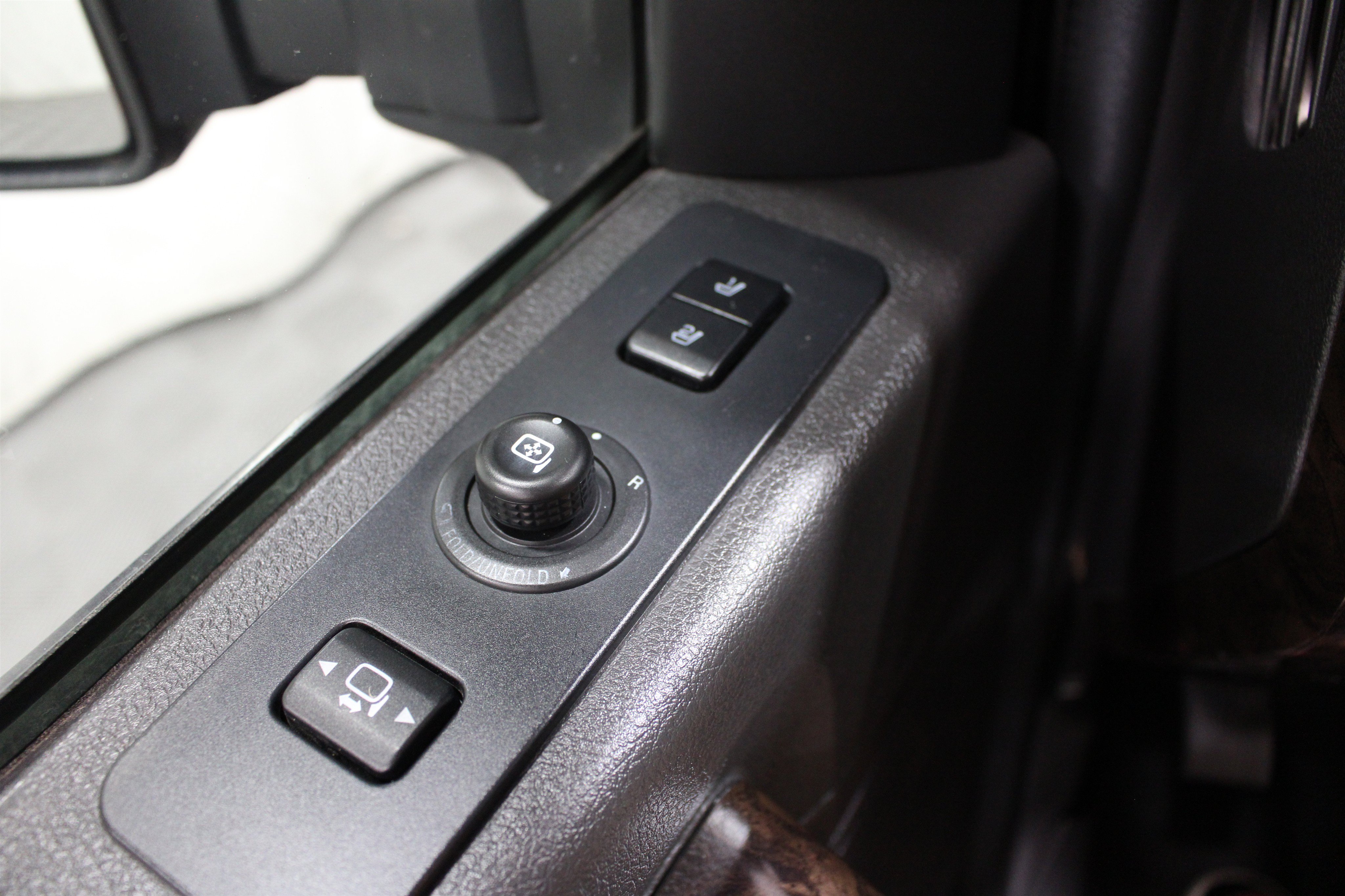 Used 2013 Ford F250 Platinum w/ FX4 Off Road Pkg AWD/4WD image 8