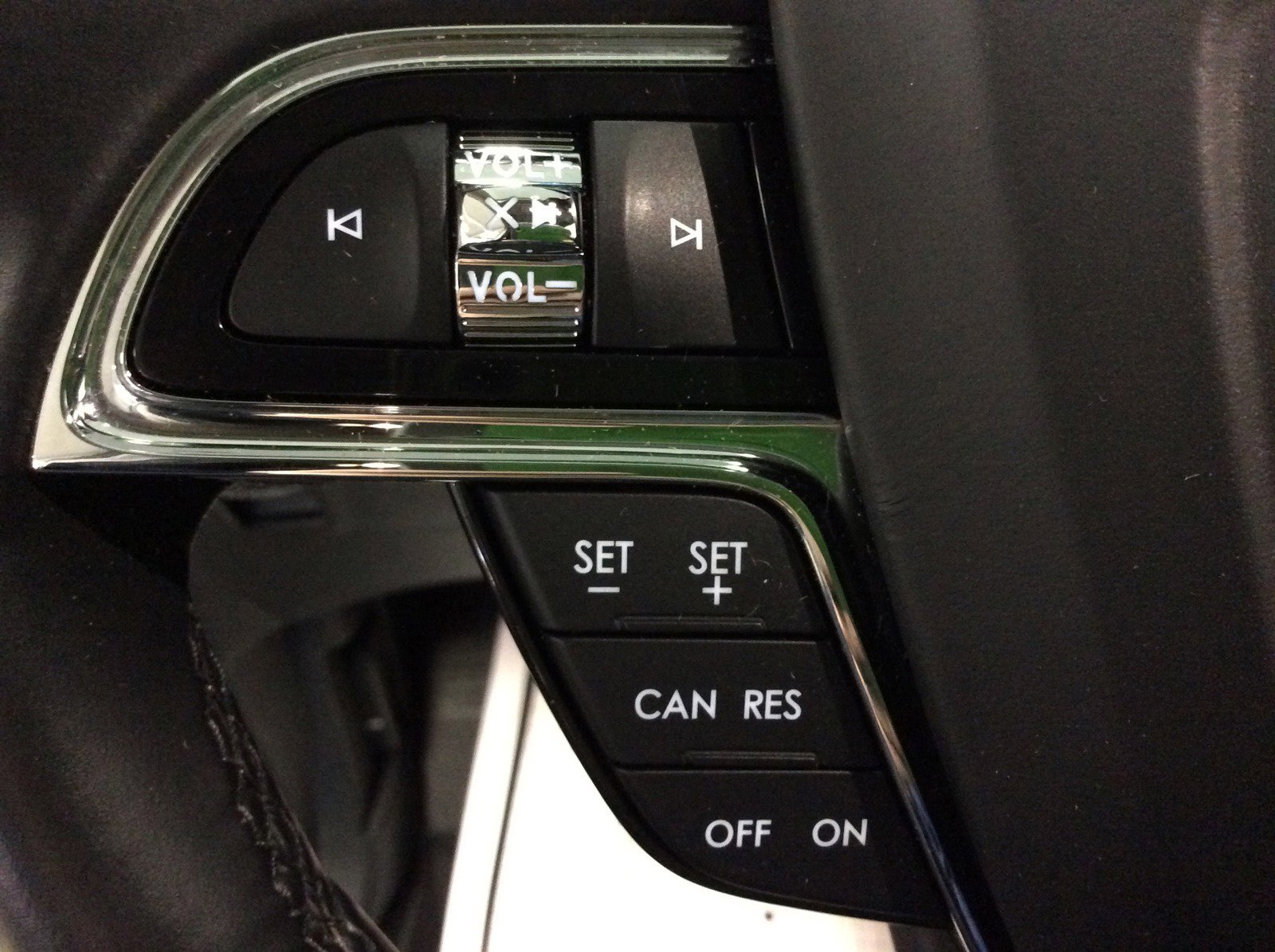 Used 2023 Lincoln Nautilus Reserve image 24