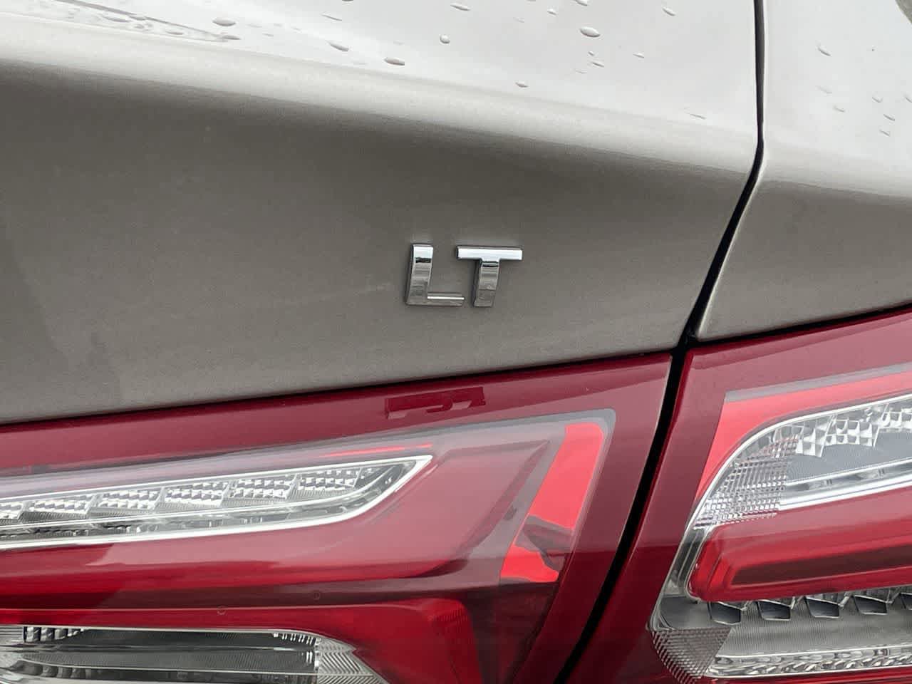 Used 2022 Chevrolet Malibu LT FWD image 36
