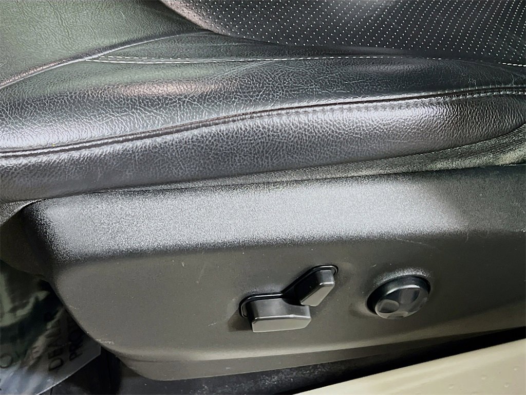 Used 2022 Chrysler Pacifica Touring-L image 18