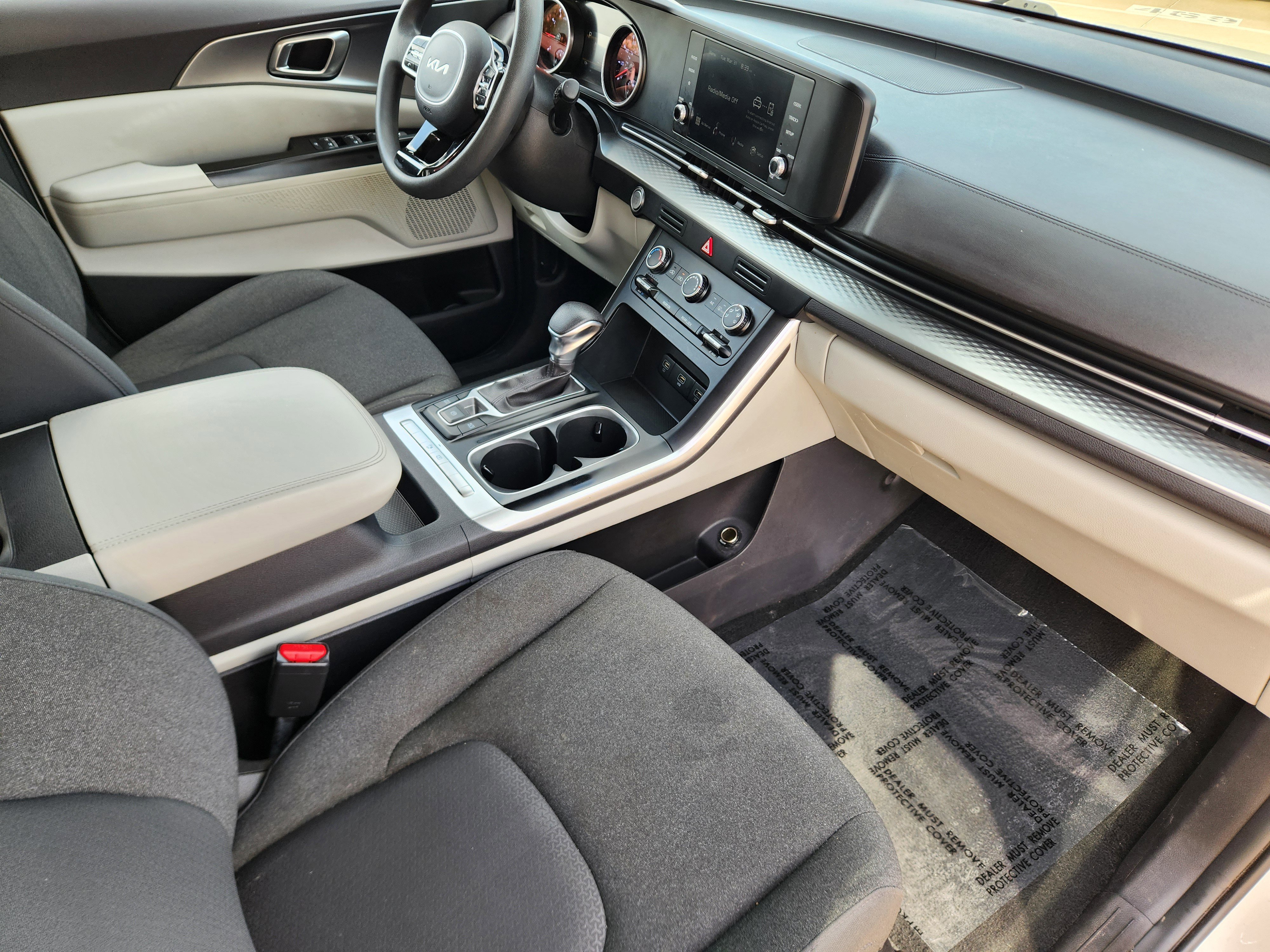 Used 2023 Kia Carnival LX image 7