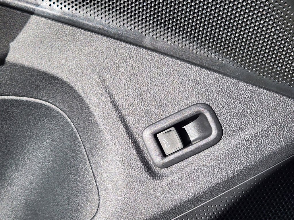 New 2026 Volkswagen Tiguan SEL R-Line image 5