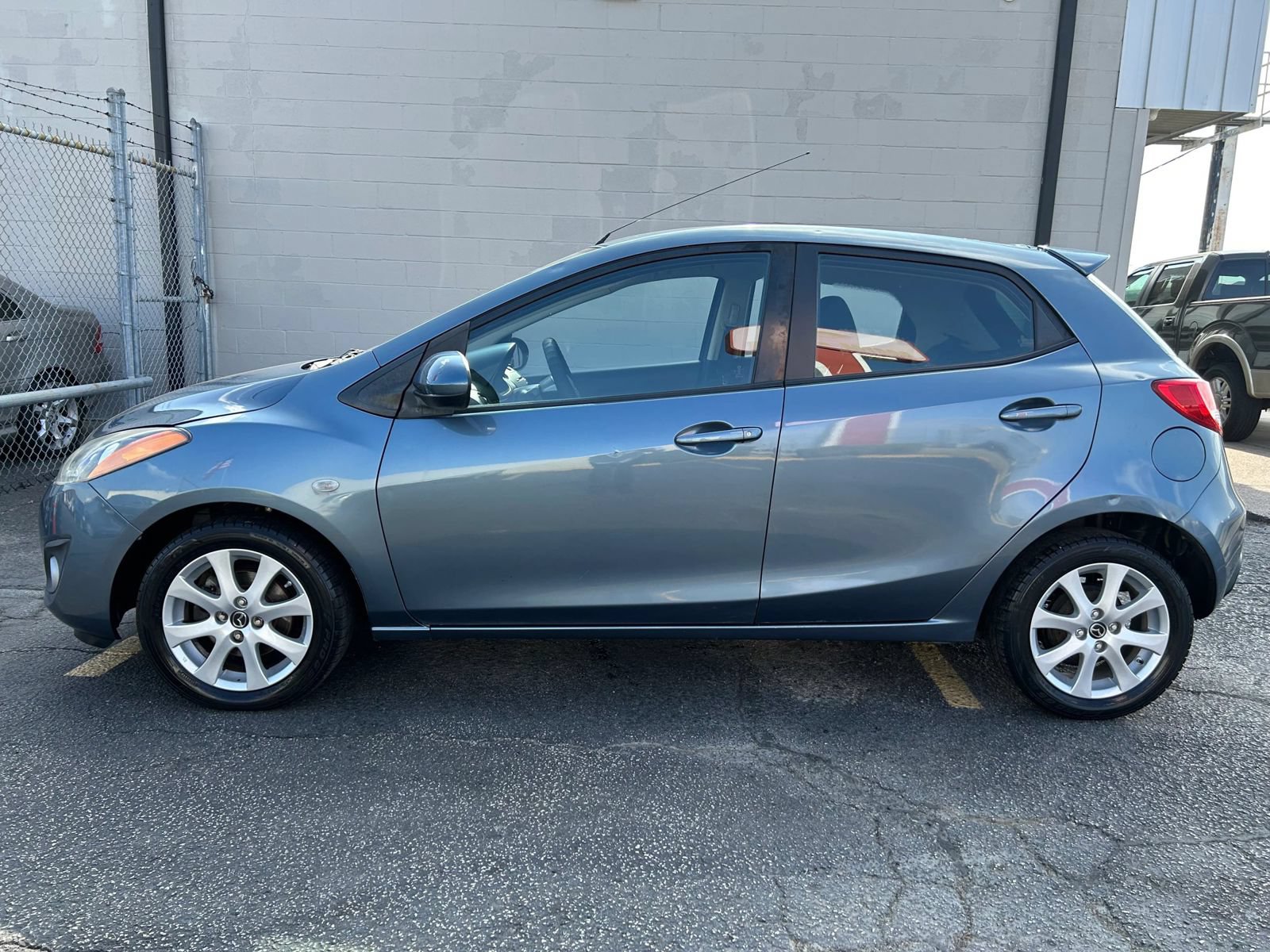 Used 2014 MAZDA MAZDA2 Touring FWD image 3
