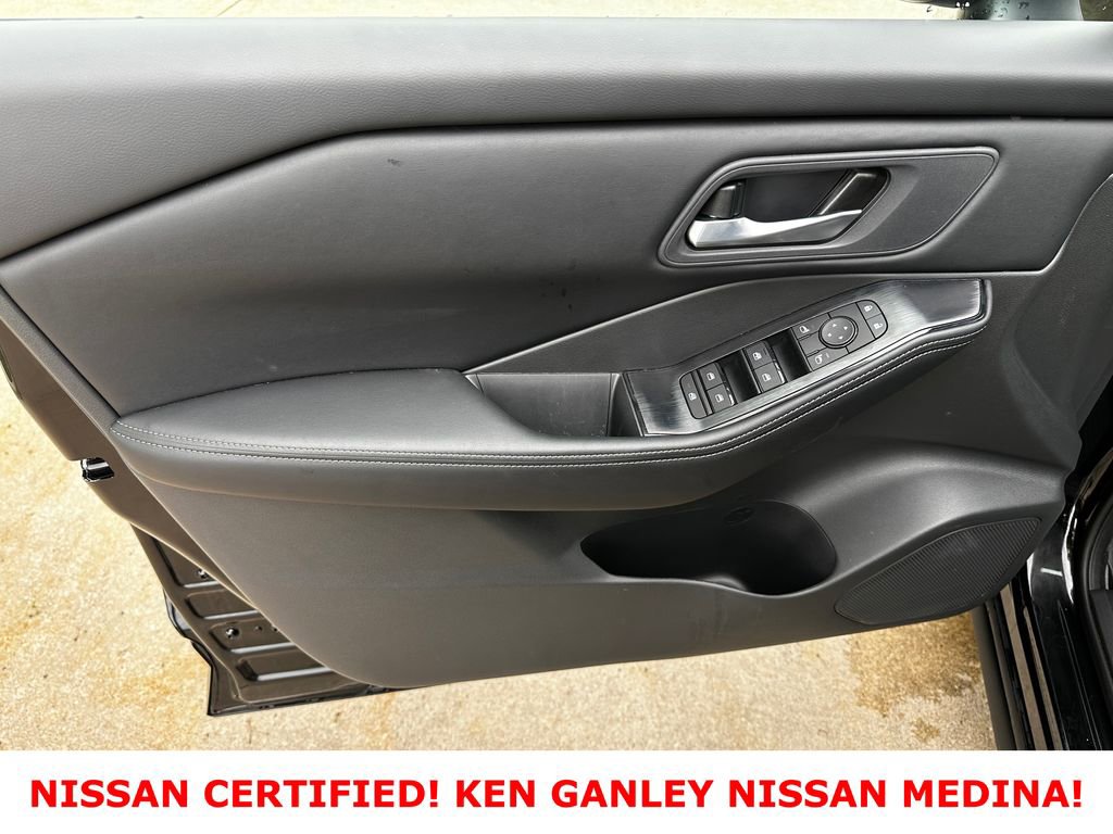 Certified 2026 Nissan Rogue SV AWD/4WD image 36