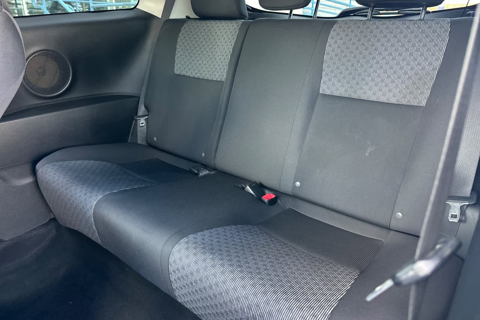 Used 2015 Toyota Yaris L image 4