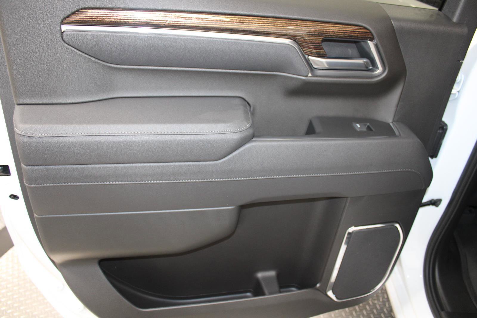 New 2025 GMC Sierra 1500 Elevation image 30