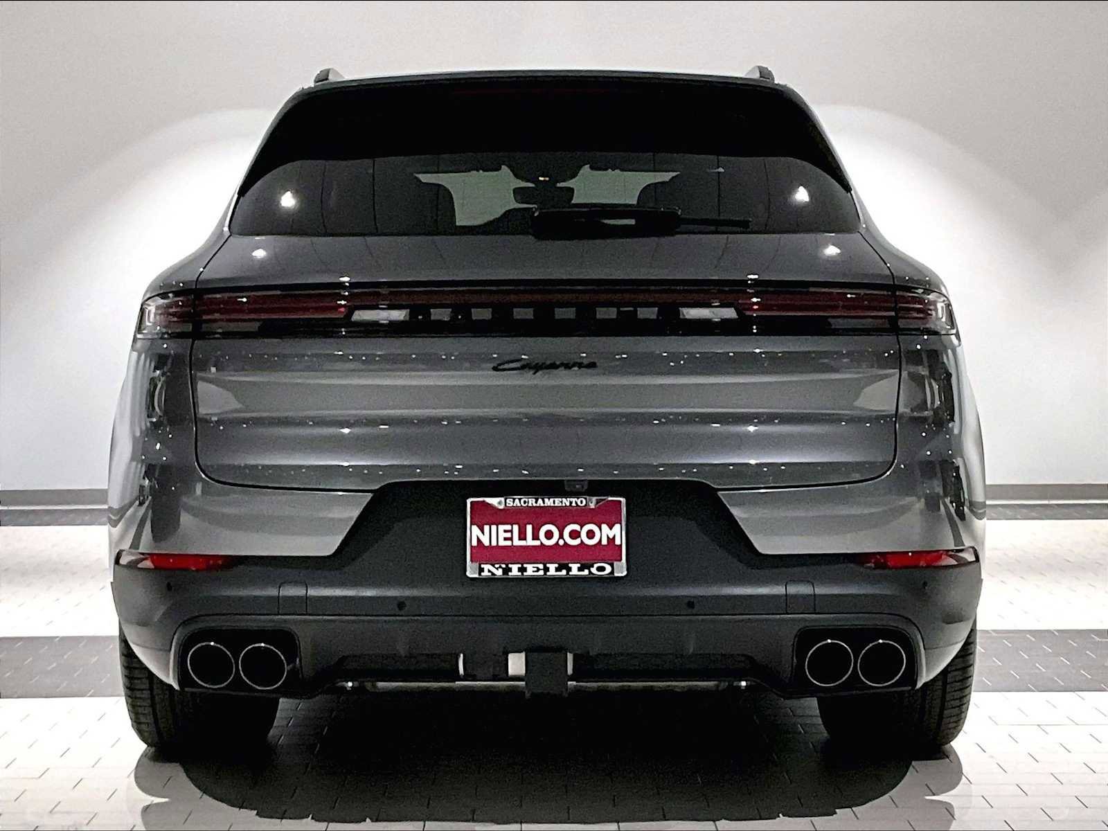 Used 2025 Porsche Cayenne E-Hybrid image 9