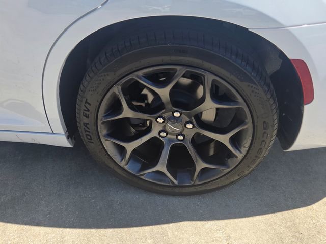 Used 2019 Chrysler 300 S image 13