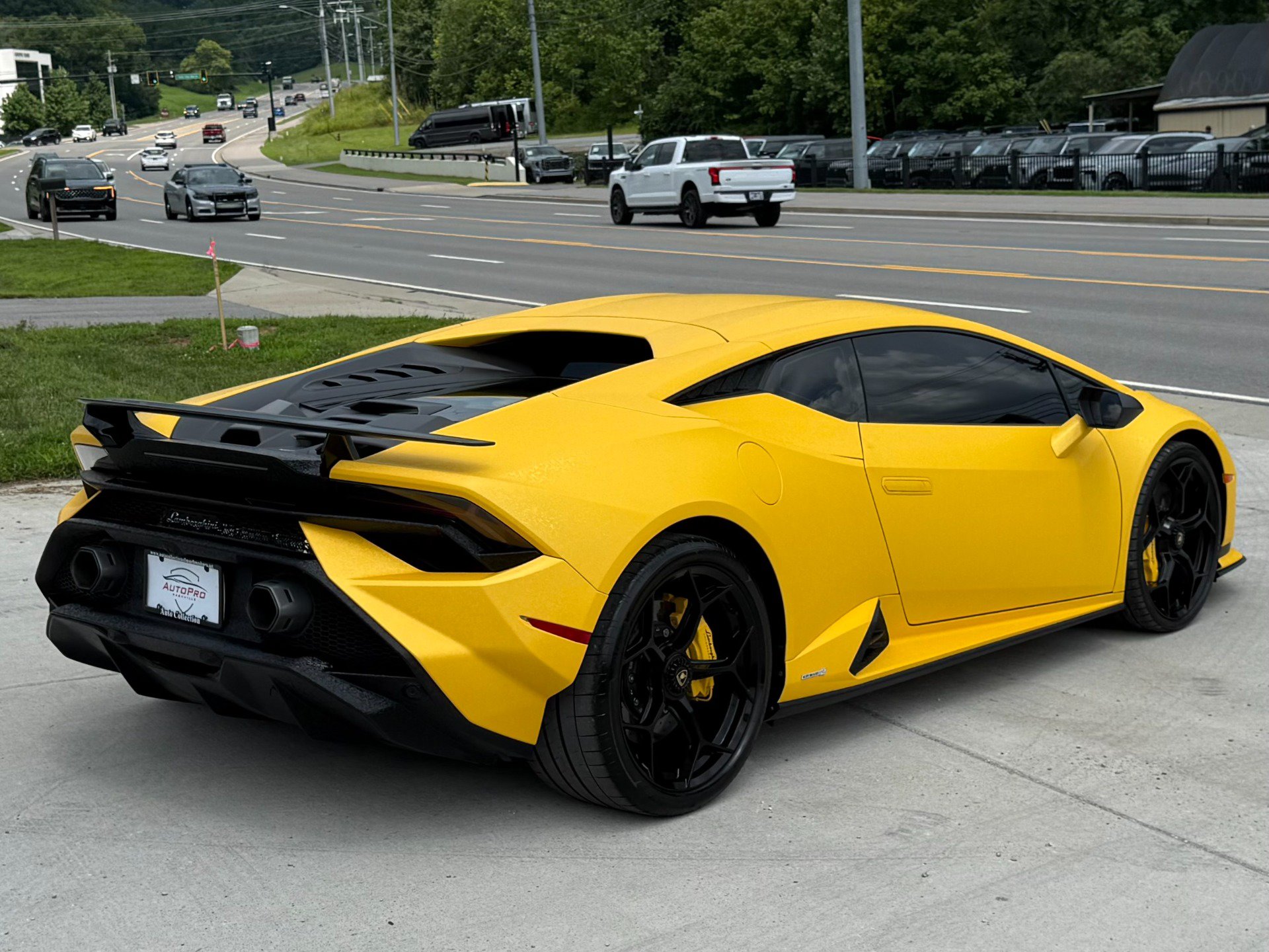 Used 2024 Lamborghini Huracan Tecnica RWD image 3