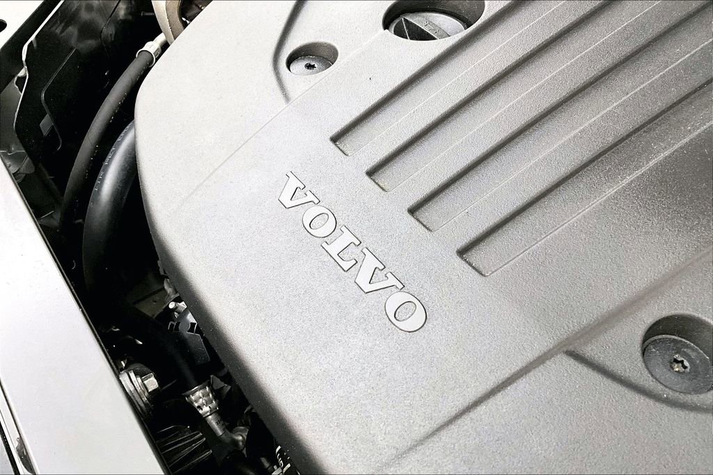 Used 2025 Volvo XC60 B5 Plus w/ Protection Package Premier image 41