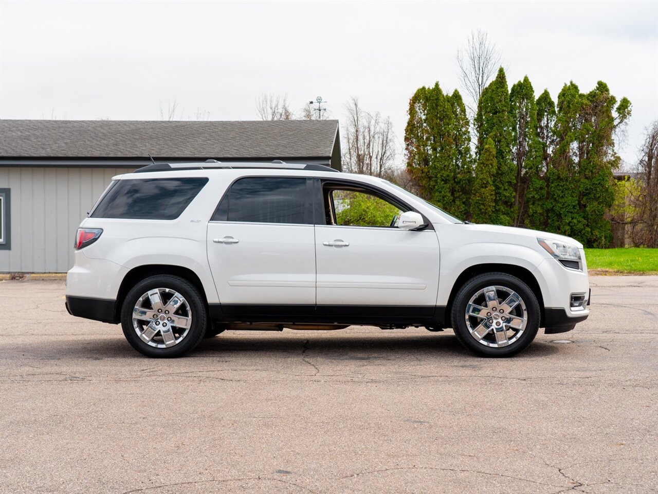 Used 2017 GMC Acadia Limited SLT AWD/4WD image 4