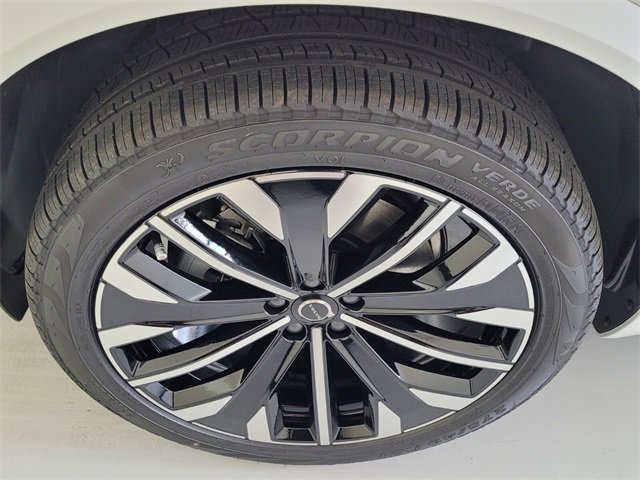 New 2026 Volvo XC90 B5 Plus w/ Protection Package image 17