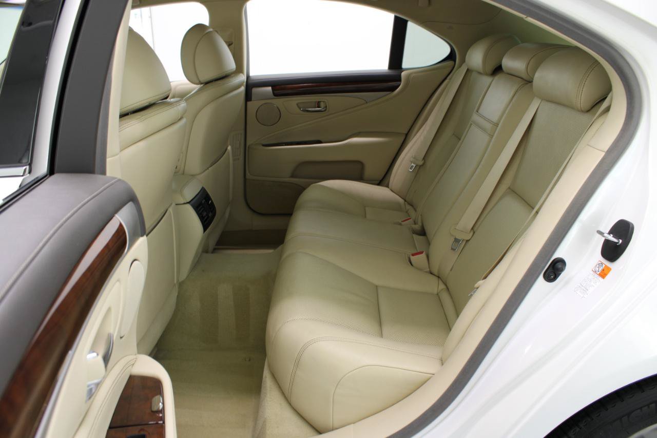Used 2016 Lexus LS 460 w/ Comfort Package RWD image 39