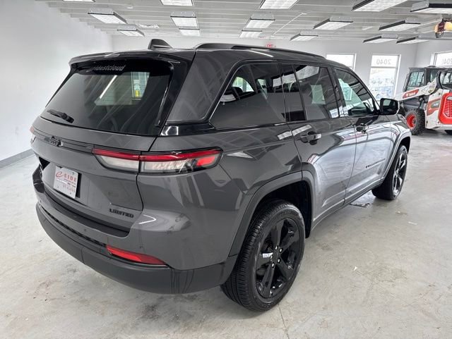 Used 2025 Jeep Grand Cherokee Limited w/ Black Appearance Package AWD/4WD image 13