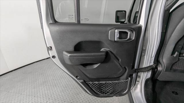 Used 2023 Jeep Wrangler Unlimited Rubicon w/ Cold Weather Group AWD/4WD image 16