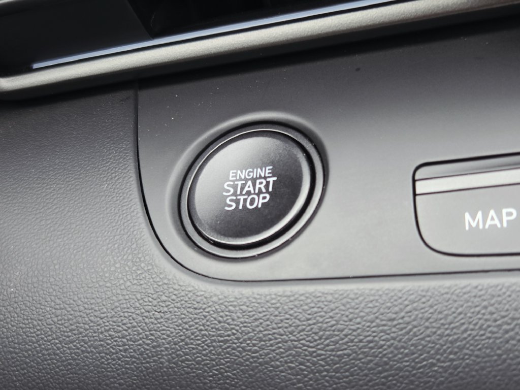 Used 2025 Hyundai Elantra SEL FWD image 43