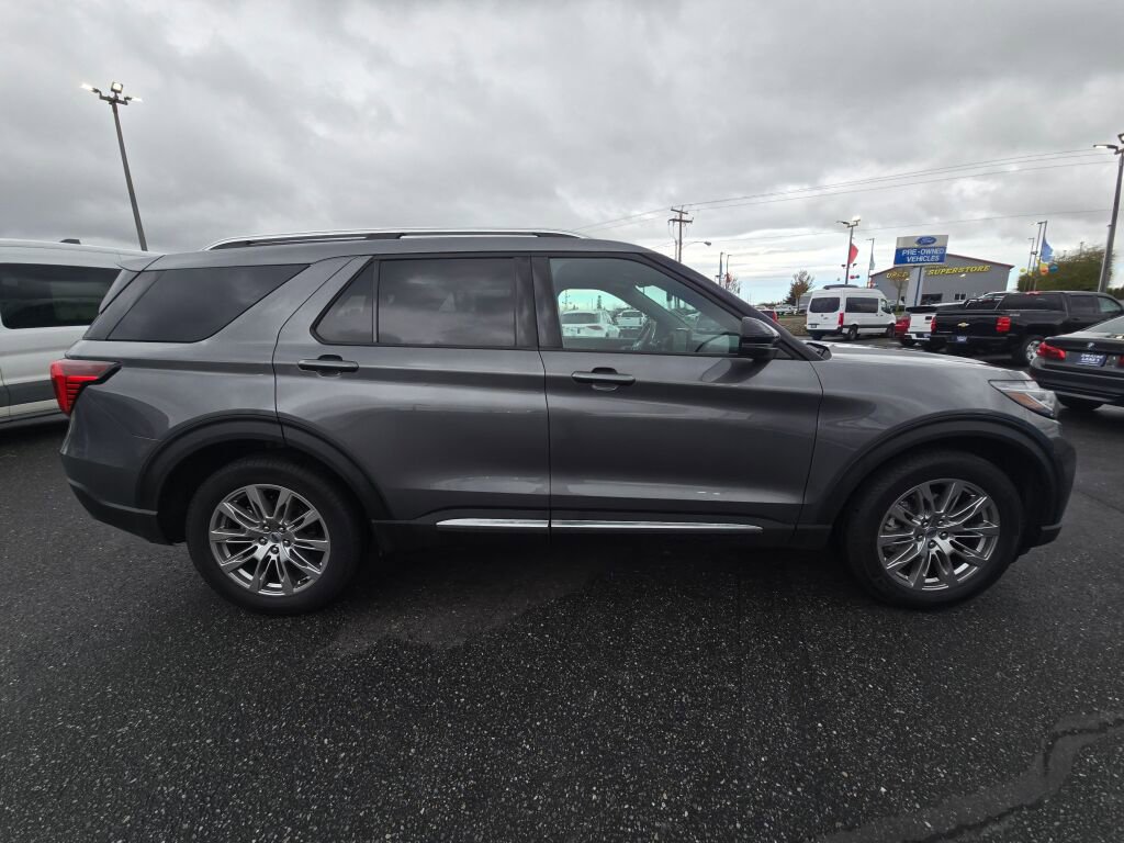 Used 2025 Ford Explorer Platinum AWD/4WD image 4