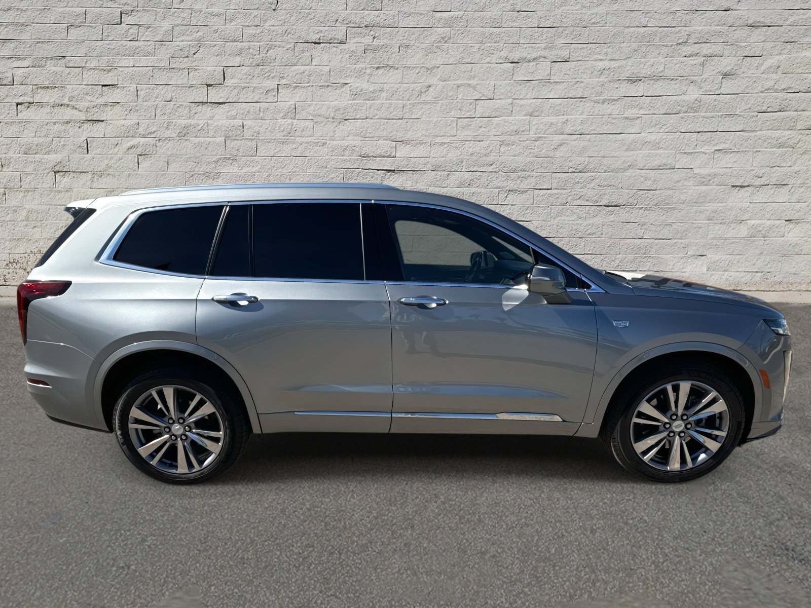 Used 2025 Cadillac XT6 Premium Luxury image 4