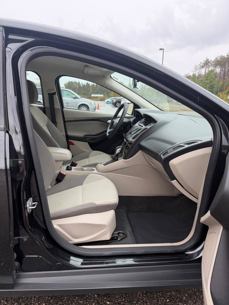Used 2013 Ford Focus SE FWD image 17