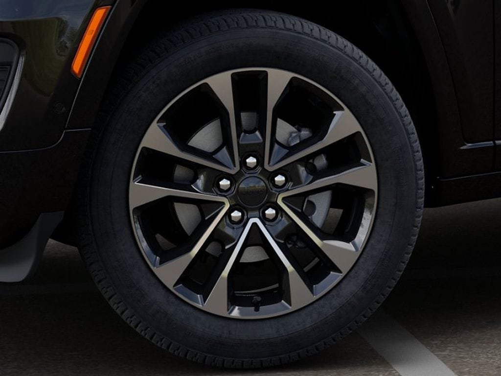 New 2025 Jeep Grand Cherokee L Overland w/ Advanced Protech Group III AWD/4WD image 8
