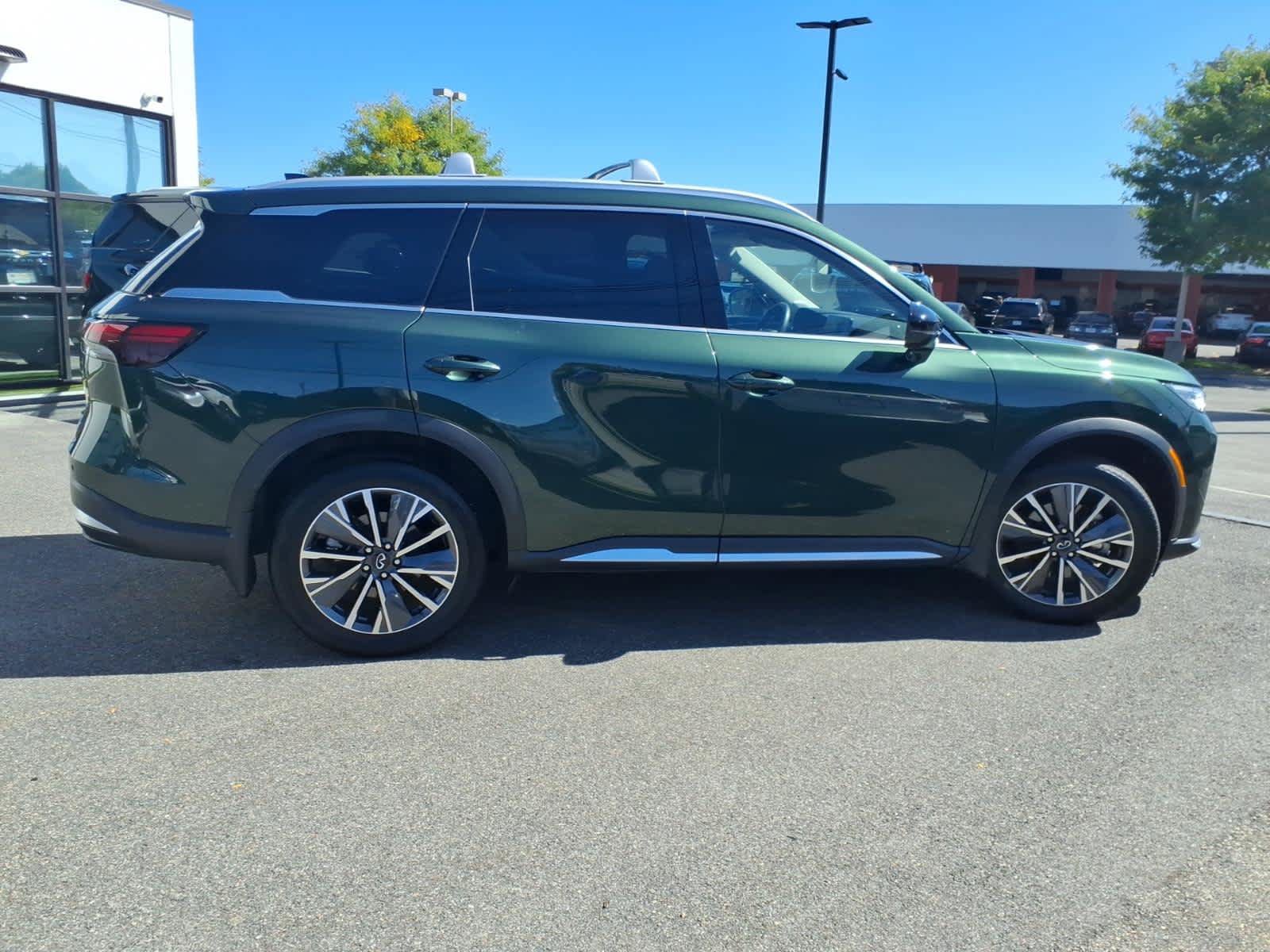 Certified 2026 INFINITI QX60 Luxe w/ Cargo Package AWD/4WD image 4