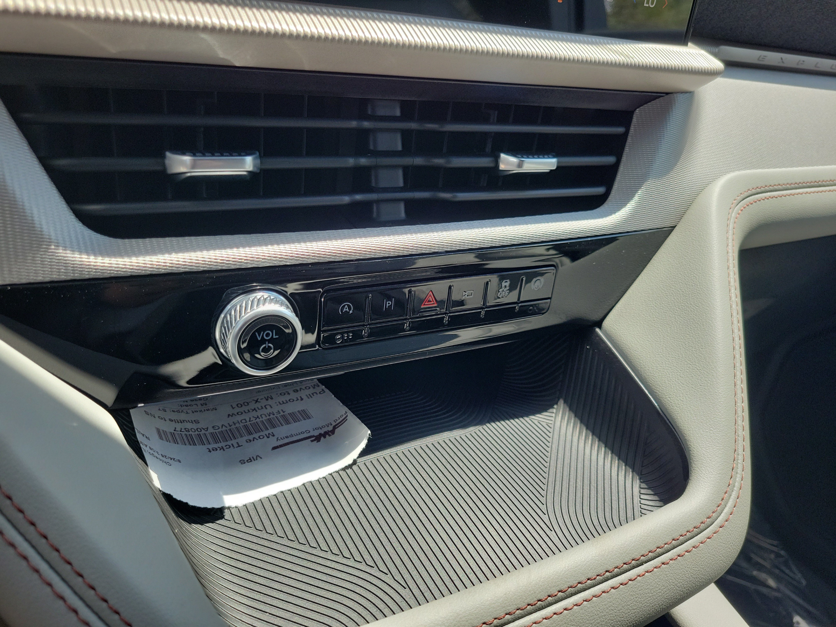 New 2027 Ford Explorer Active w/ Active Comfort Package RWD image 26