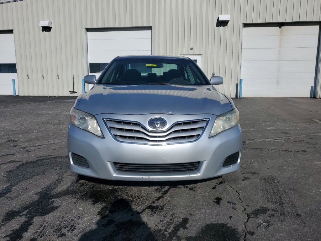 Used 2011 Toyota Camry LE image 2