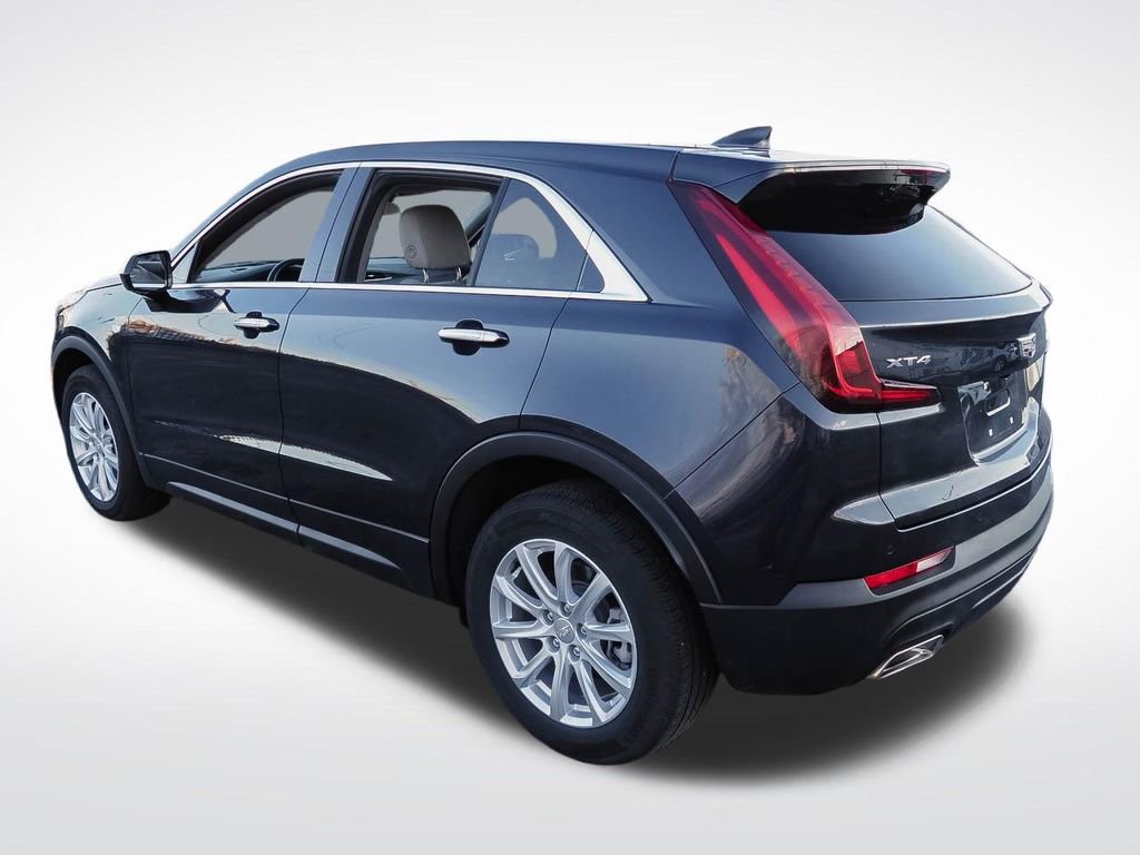 Used 2023 Cadillac XT4 Luxury w/ Cold Weather Package image 5