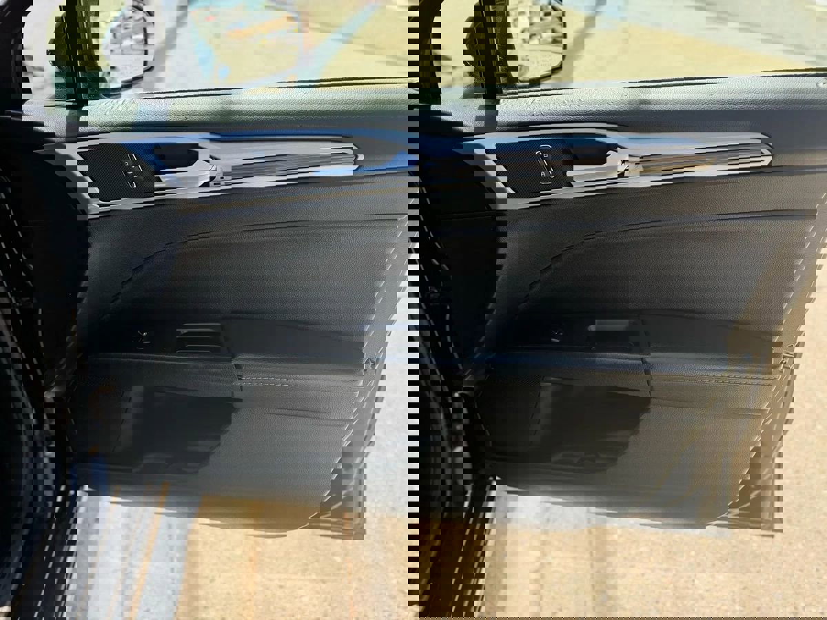 Used 2019 Ford Fusion SEL image 14