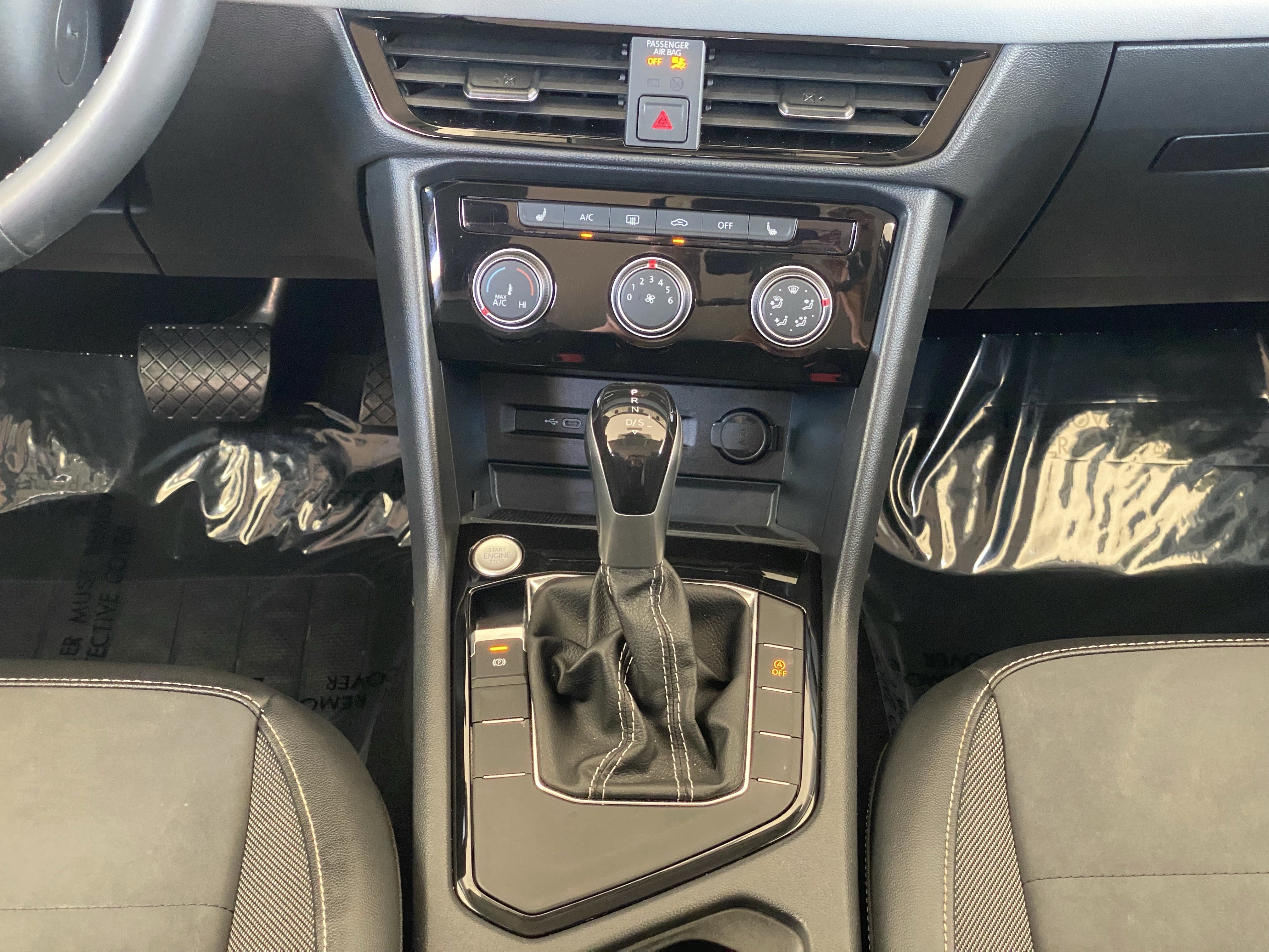 Certified 2023 Volkswagen Taos SE FWD image 8