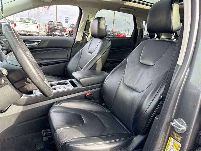 Used 2022 Ford Edge Titanium image 11