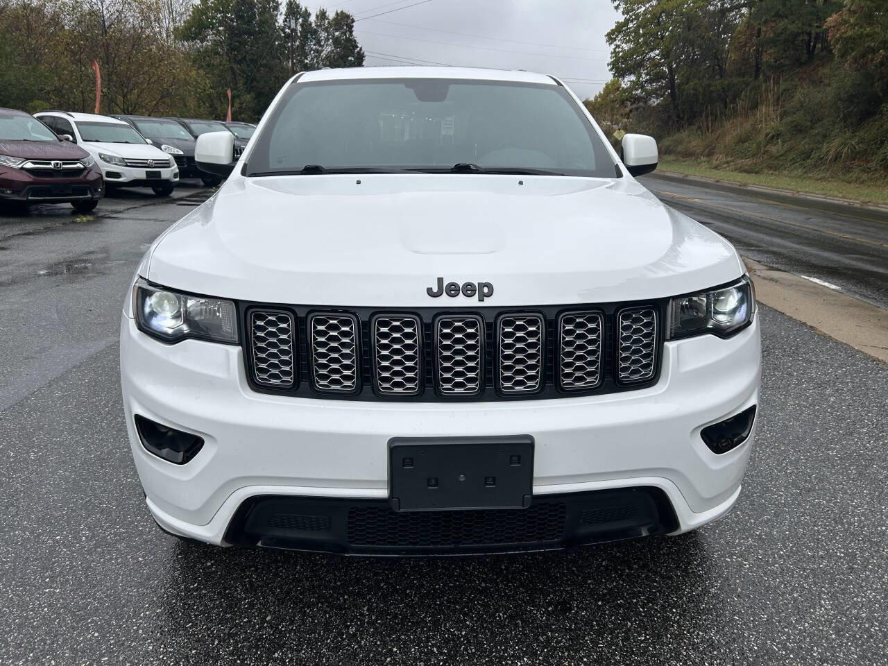Used 2017 Jeep Grand Cherokee Altitude image 13