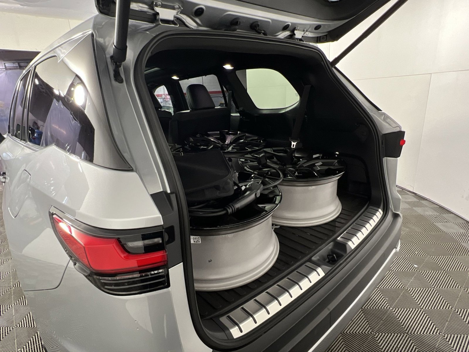 Used 2026 Lexus TX 550h AWD Plug-In Hybrid image 26