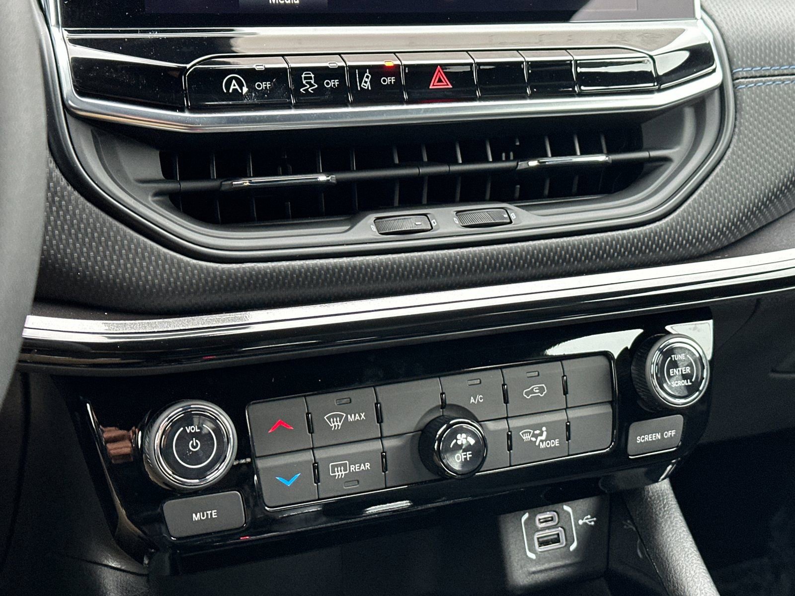 New 2026 Jeep Compass Latitude AWD/4WD image 19