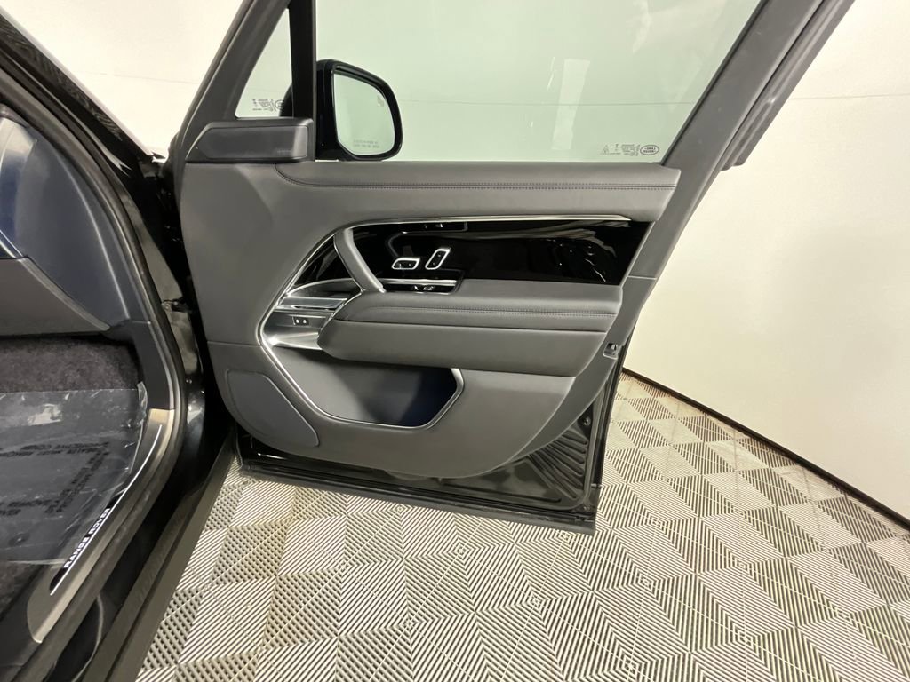 Certified 2025 Land Rover Range Rover SE AWD/4WD image 21