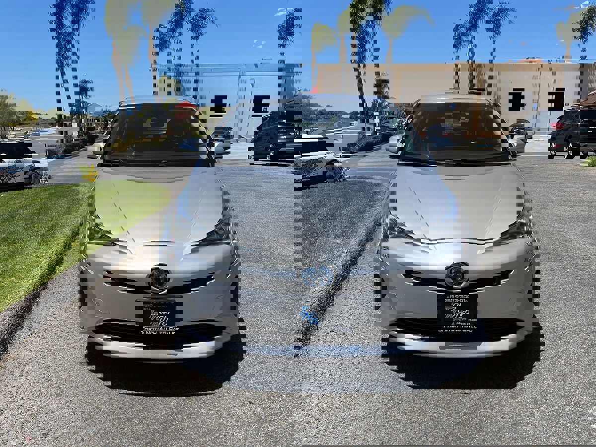 Used 2018 Toyota Prius Three image 2