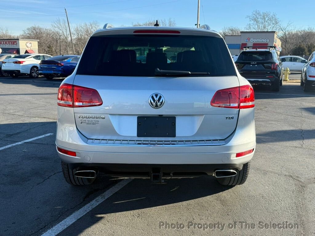 Used 2014 Volkswagen Touareg TDI image 11