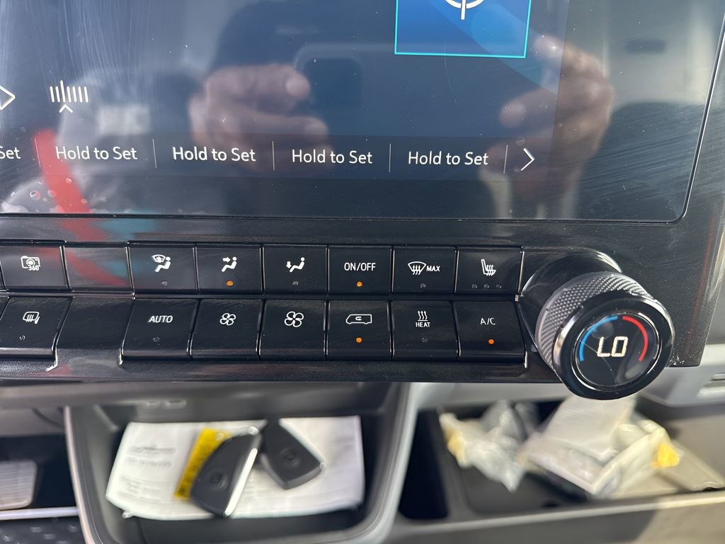 Used 2024 Chevrolet Brightdrop 400 w/ Commercial Equipment Package AWD/4WD image 17