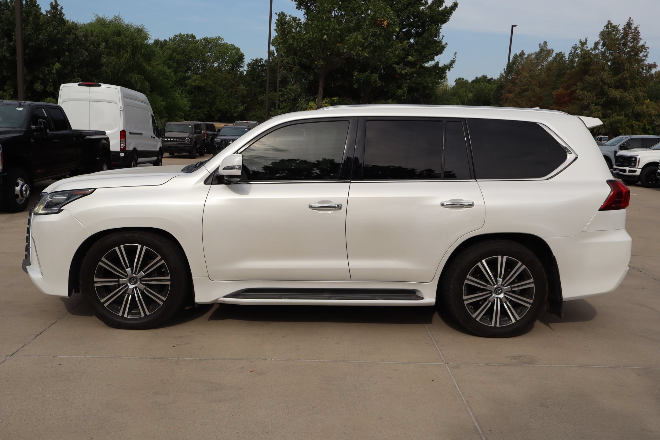 Used 2019 Lexus LX 570 4WD w/ Luxury Package image 7
