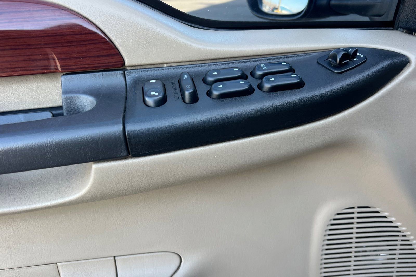 Used 2005 Ford Excursion Limited image 11