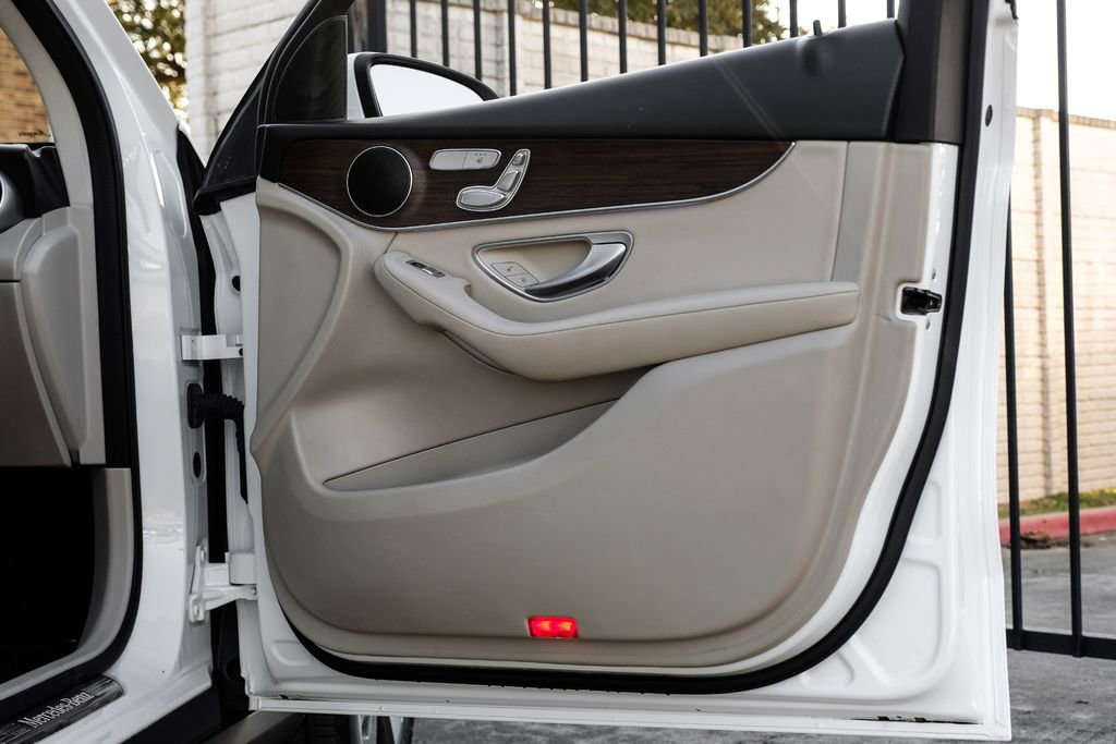 Used 2022 Mercedes-Benz GLC 300 w/ Premium Package Lite image 48