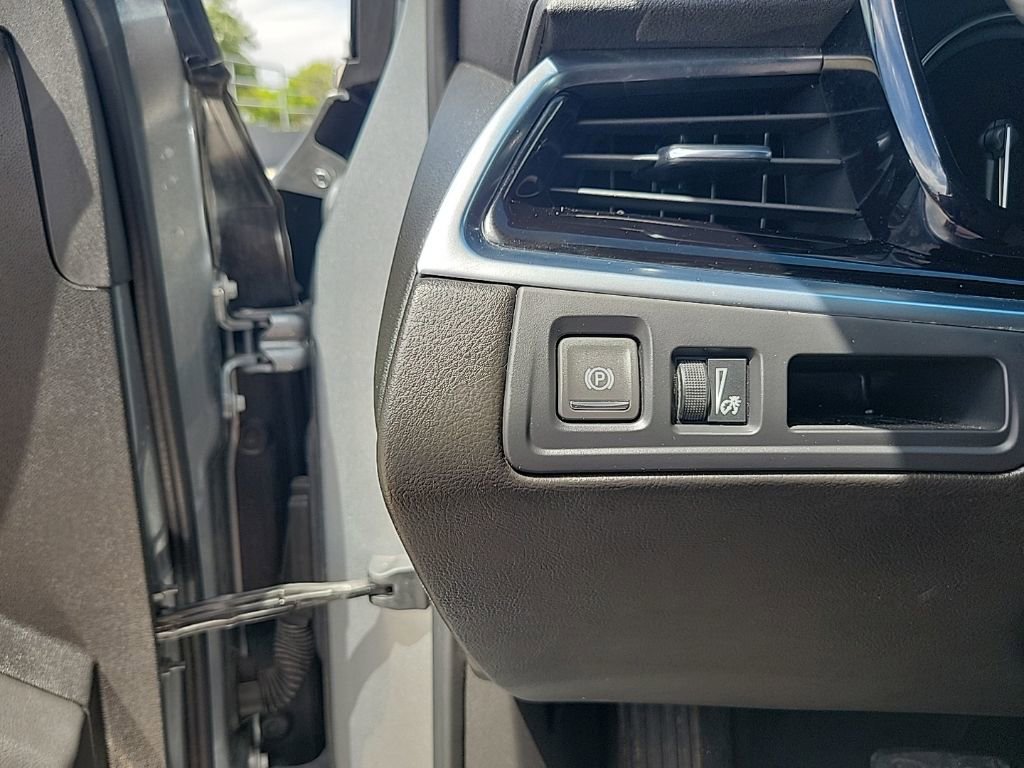 Used 2025 Cadillac XT6 Premium Luxury FWD image 21
